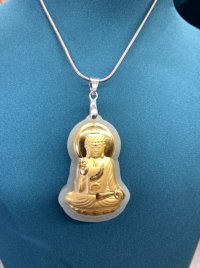 Mặt dây chuyền Phật Bạch ngọc tự nhiên cao cấp mạ vàng 24k.