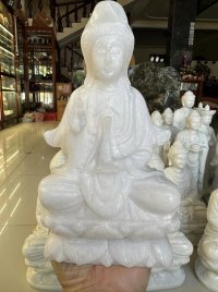 Tượng Quan Thế Âm Bồ Tát ngồi 20cm bằng đá trắng.