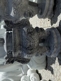 Lư hương bằng đá có nắp đây